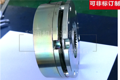 �����Ƅ�(d��ng)����푑�(y��ng)�ٶȾ��w�Ƕ��٣�